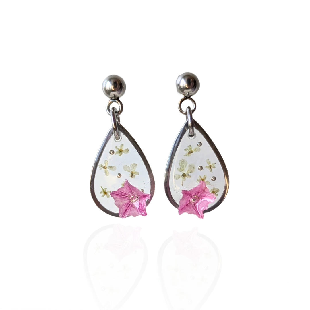 Handgefertigte Ohrringe mit echten Blumen, 2,3 cm, Tropfenform, Hypoallergener Edelstahl, Rosa Blüten mit Perlen
