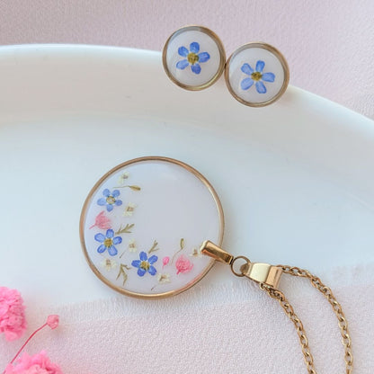 Zartes Schmuckset mit echten Vergissmeinnicht-Blüten. Ein Schmuckstück voller Leichtigkeit & Erinnerung