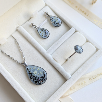 Elegantes Schmuckset mit echten Blumen in Tropfenform – 3-teilig & handgefertigt