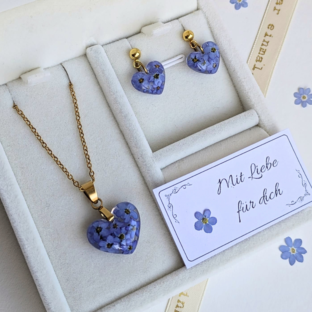 Zartes Schmuckset mit echten Vergissmeinnicht-Blüten 💙   Ein Schmuckstück voller Bedeutung & Erinnerung