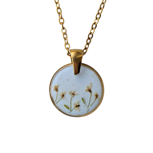 Handgefertigte Halskette aus Harz mit echten Blüten – Runder Anhänger im zarten porzellanblauen Farbton