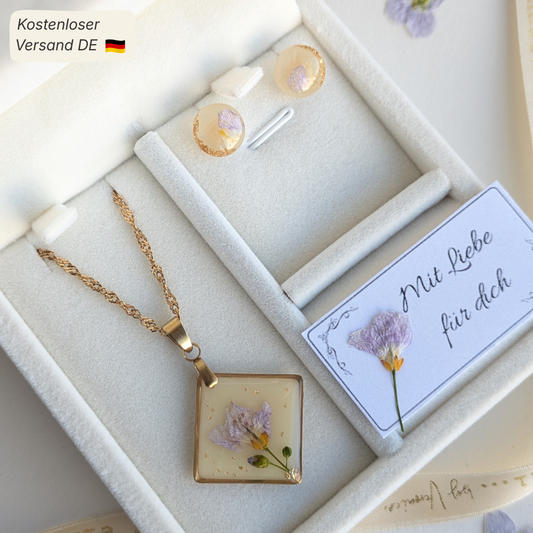 Elegantes Schmuckset mit echten Blüten – Halskette & Ohrstecker, handgefertigt