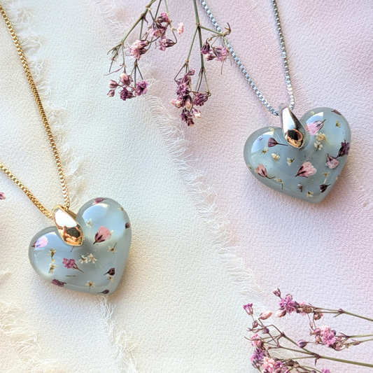 Handgefertigte Blumen-Herz Halskette, 2,5 cm Resin-Anhänger, 45 cm Kette, Mintgrün mit Echten Trockenblumen