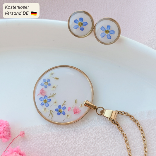 Zartes Schmuckset mit echten Vergissmeinnicht-Blüten. Ein Schmuckstück voller Leichtigkeit & Erinnerung