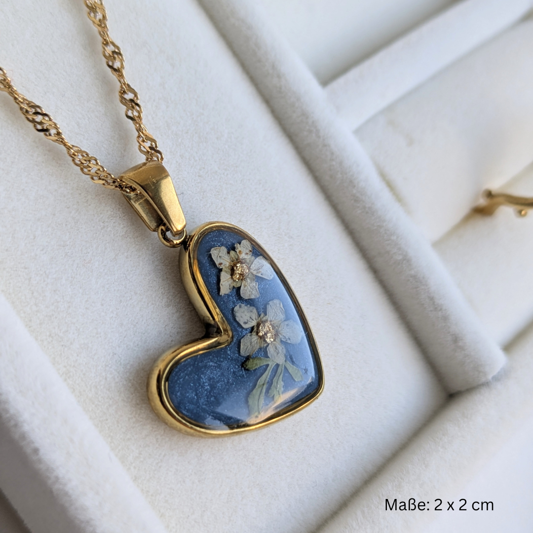 Elegantes Schmuckset mit echten Blumen im Herzdesign – 3-teilig & handgefertigt