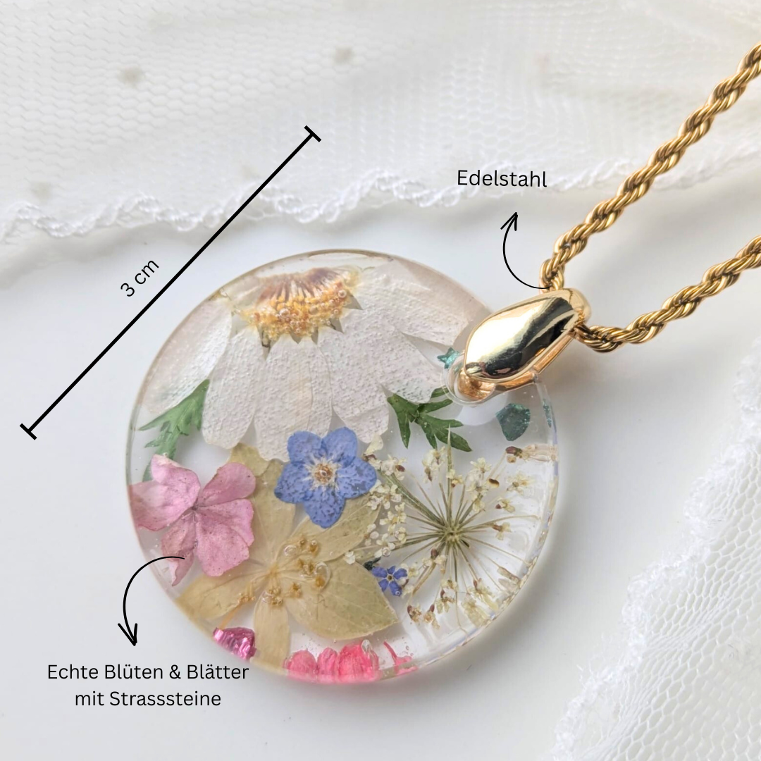 Handgefertigte Halskette mit echten Blumen – Runder Anhänger 3 cm, Edelstahlkette 45 + 5 cm, Resin mit Strasssteinen
