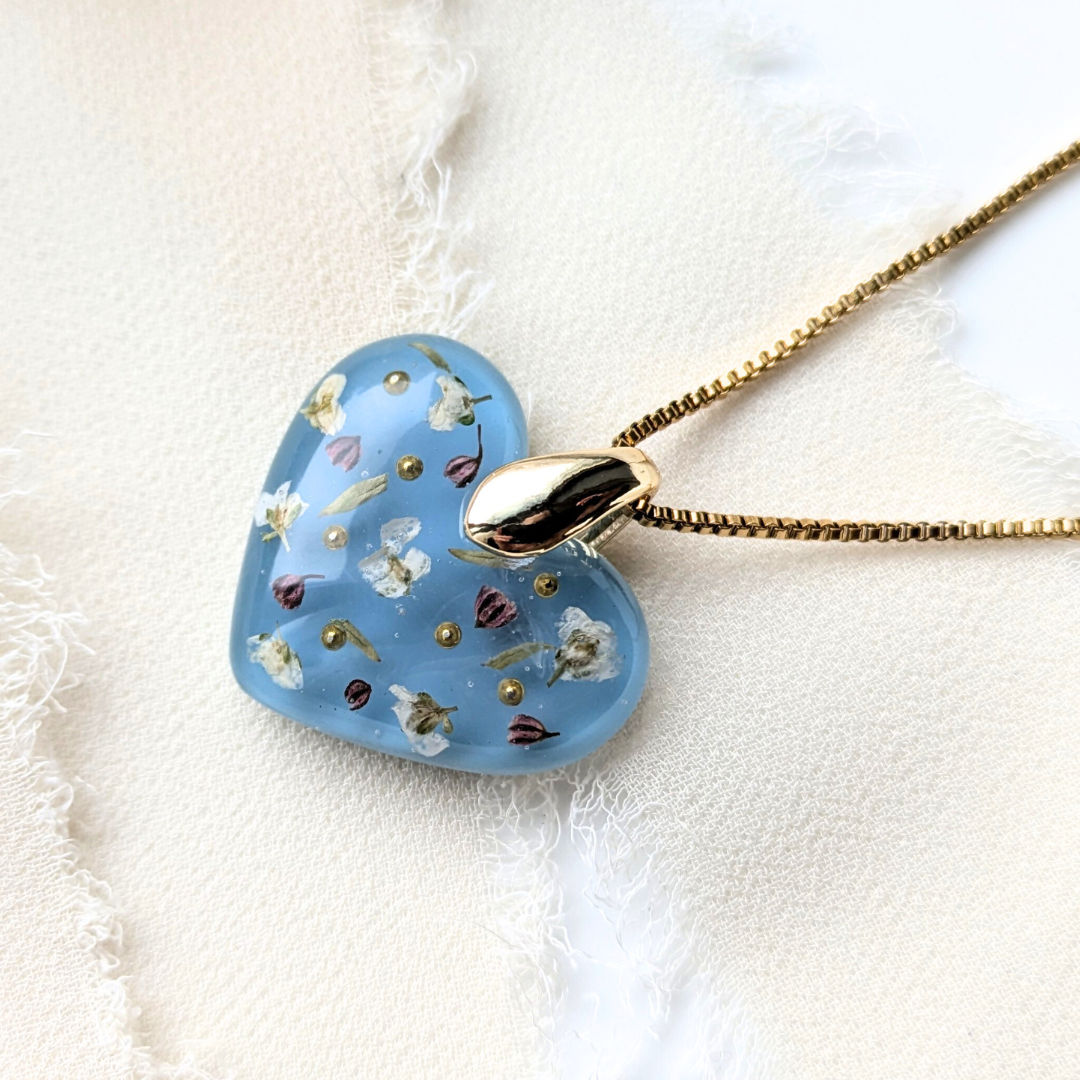 Handgefertigte Herz-Halskette mit echten Blumen, 2,5 cm Anhänger, 45 cm Kette, Blau