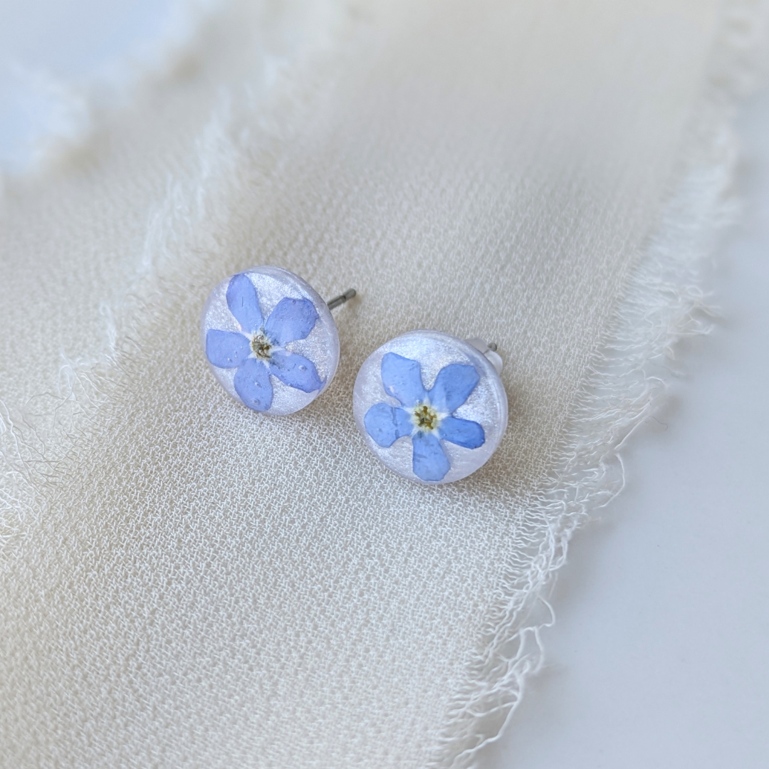 Handgefertigte Vergissmeinnicht-Ohrstecker, Echte Blumen, Hypoallergener Edelstahl, 1 cm