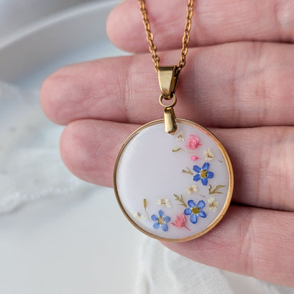 Zartes Schmuckset mit echten Vergissmeinnicht-Blüten. Ein Schmuckstück voller Leichtigkeit & Erinnerung
