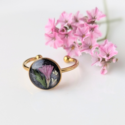 Handgefertigter Blumen-Ring, Verstellbar, Echte Blüten, Rosa Blume, Edelstahl Gold, Rund 1 cm