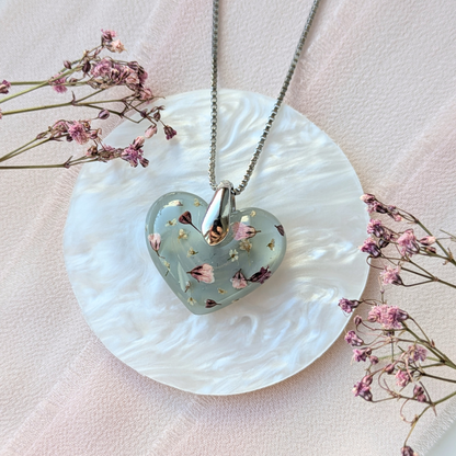 Handgefertigte Blumen-Herz Halskette, 2,5 cm Resin-Anhänger, 45 cm Kette, Mintgrün mit Echten Trockenblumen