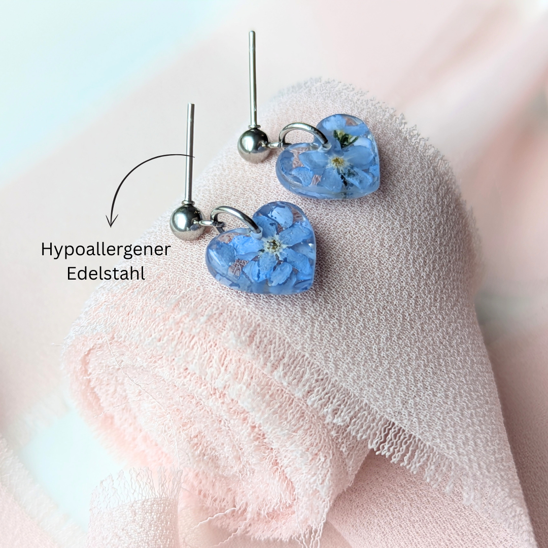 Handgefertigte Herz-Ohrringe mit echten Vergissmeinnicht-Blüten, 1,8 cm, Edelstahl, Silber und Gold