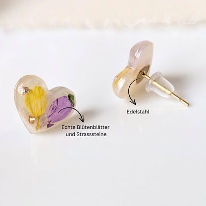 Handgefertigte Herz-Ohrstecker mit echten Blumen, 1,3 x 1,3 cm, Lila und Gelb, Harz-Schmuck