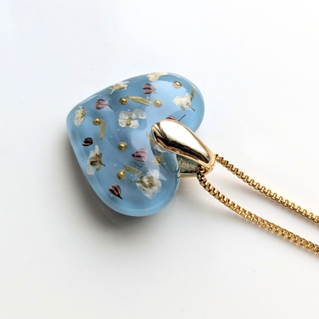 Handgefertigte Herz-Halskette mit echten Blumen, 2,5 cm Anhänger, 45 cm Kette, Blau