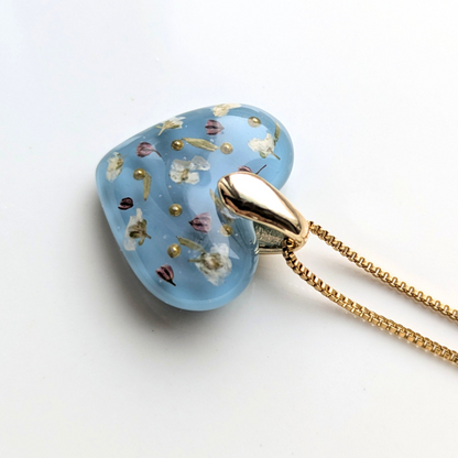 Handgefertigte Herz-Halskette mit echten Blumen, 2,5 cm Anhänger, 45 cm Kette, Blau