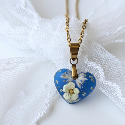 Handgefertigte Herz-Halskette mit echten Blüten, 1,7 cm Anhänger, 45 cm Edelstahlkette, Blau