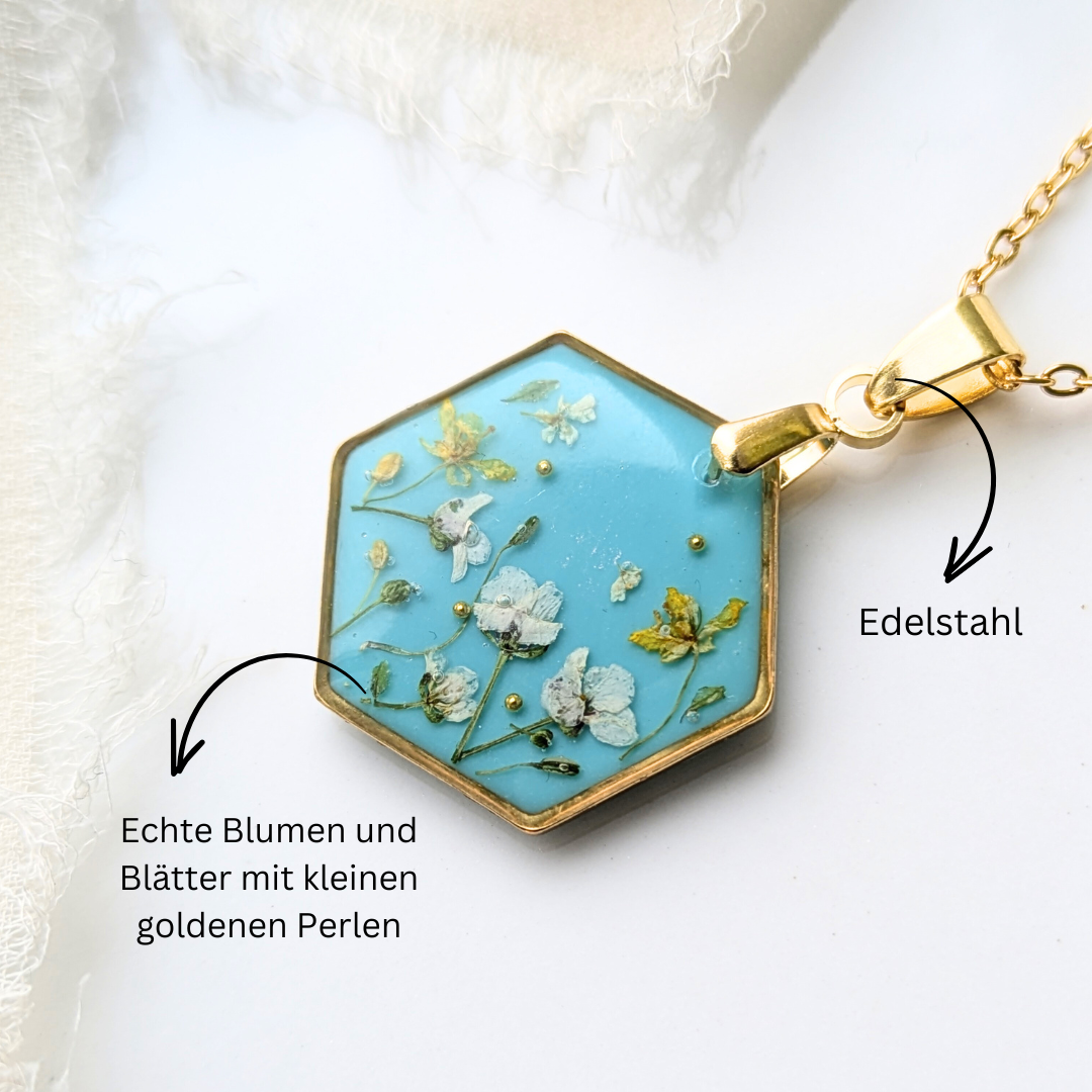 Hexagon Halskette mit Trockenblumen, 45 cm Goldene Edelstahlkette, 2,5 cm Türkisblauer Epoxidharz-Anhänger