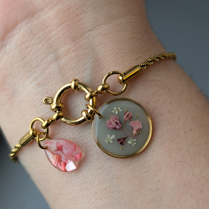 Edelstahl Damen Armband mit Blütenanhänger, 16cm Kordel-Kette, Goldfarben, Handgefertigt mit Echten Blumen in Harz, Rosa Perlmutt-Kristall, Ankerverschluss