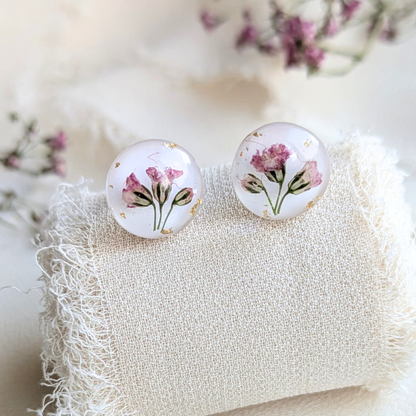 Handgefertigte Ohrstecker mit echten rosa Blumen – 1 cm, Blattgold, hypoallergener Edelstahl