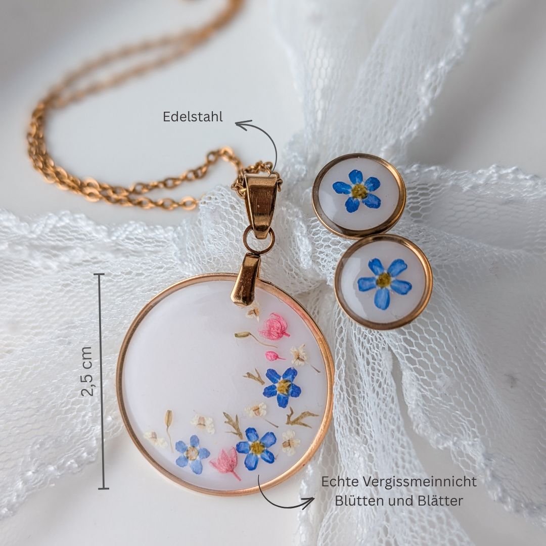 Zartes Schmuckset mit echten Vergissmeinnicht-Blüten. Ein Schmuckstück voller Leichtigkeit & Erinnerung