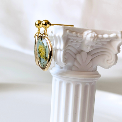 Handgefertigte Ohrringe mit echten Blüten, 2,3 cm, Gold-Perlen, Hypoallergener Edelstahl