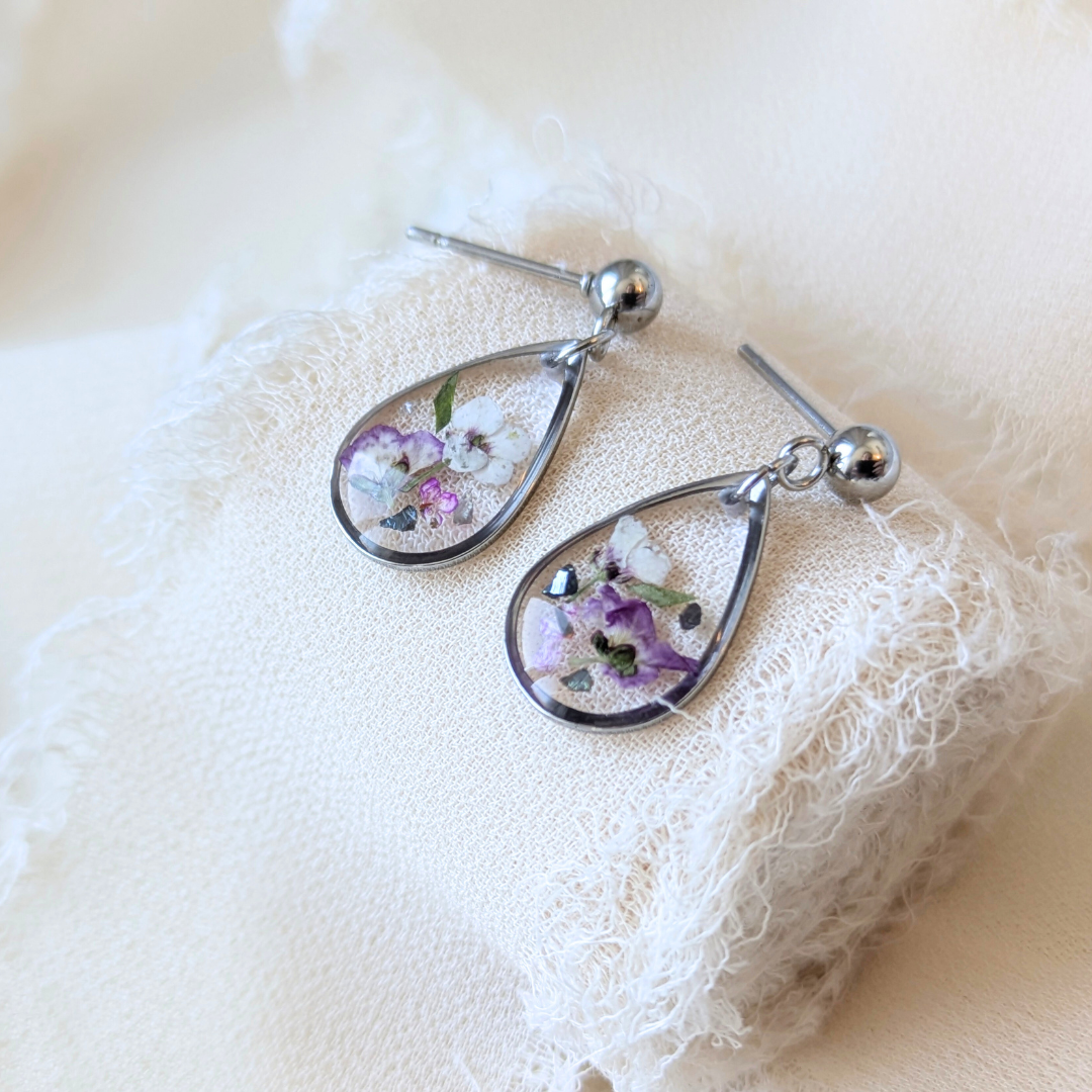Handgefertigte Teardrop-Ohrringe mit echten Blüten, 2,2cm, Gold & Silber, Hypoallergener Edelstahl