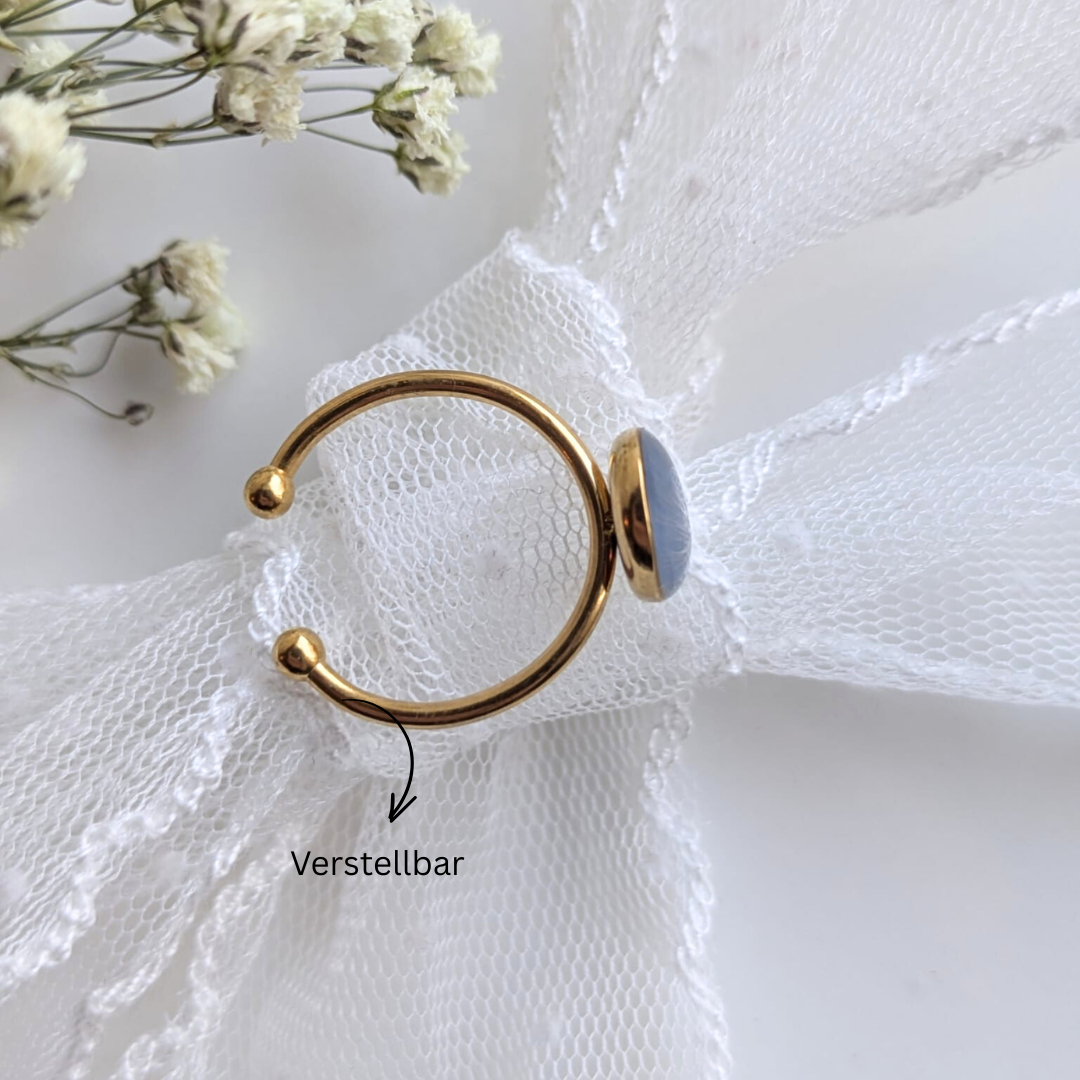 Verstellbarer Ring mit echter Pusteblume – handgefertigt, zarter Schmuck in Blau
