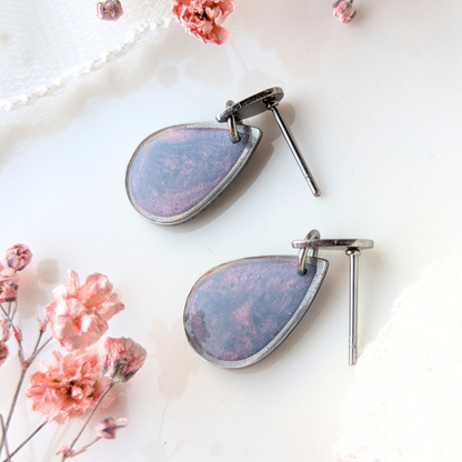 Handgefertigte Ohrringe mit echten Blüten, 2,5 cm, Hypoallergener Edelstahl, Hellblau-Rosa