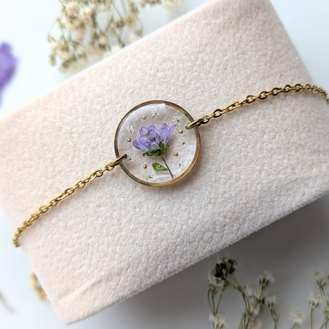 Handgefertigtes Blumen-Armband, Echte Blüten in Harz, 16 cm + 5 cm Verstellbar, Edelstahl-Kette, Gold