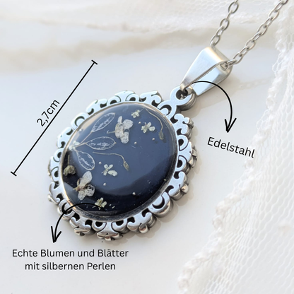 Handgefertigtes Vintage Medaillon Halskette, Edelstahl Anhänger mit Echten Blüten und Silbernen Perlen, 2,7cm, Dunkelblau