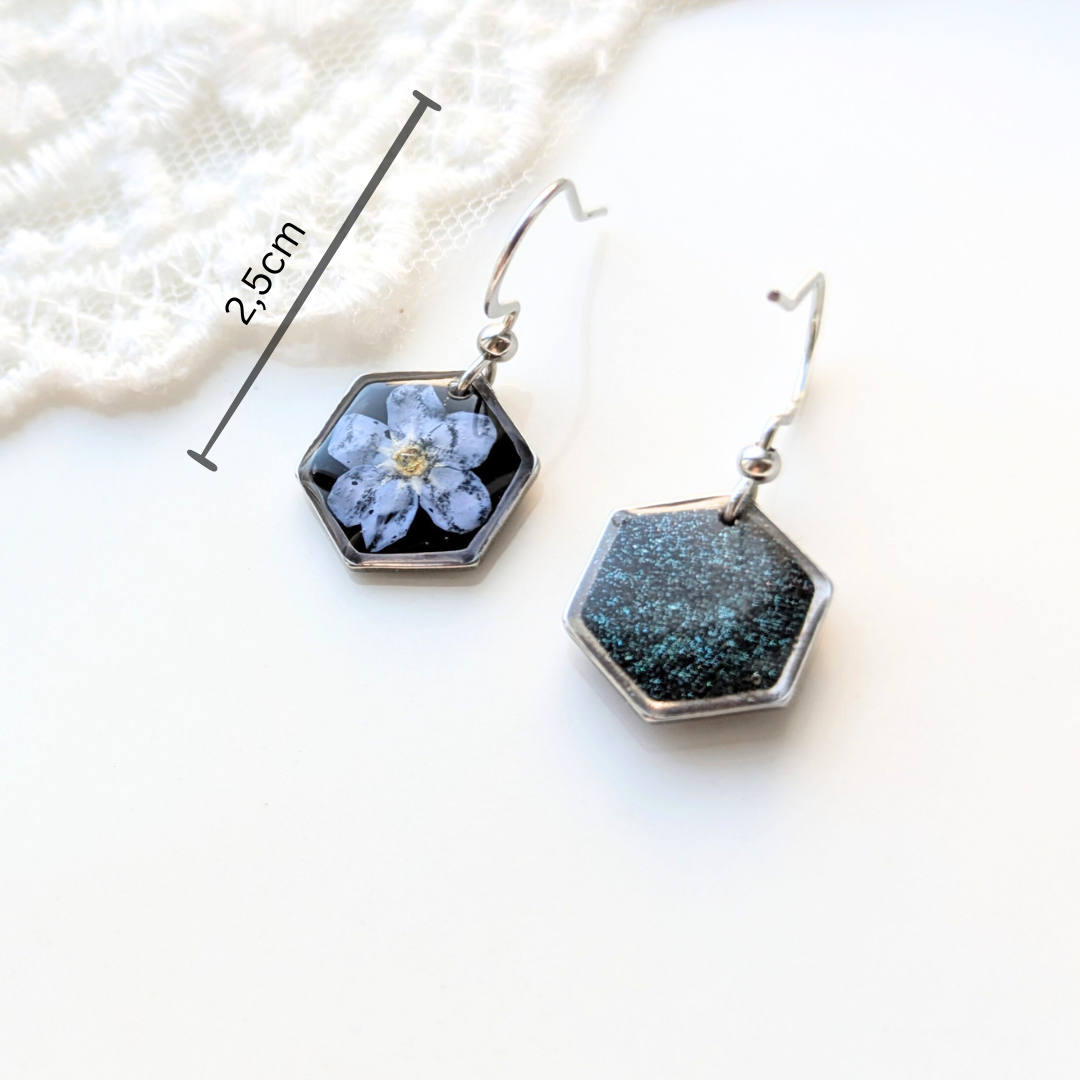 Handgefertigte Hexagon-Ohrringe mit Echten Blumen, 2,5 cm, Schwarz-Blau, Harz-Schmuck