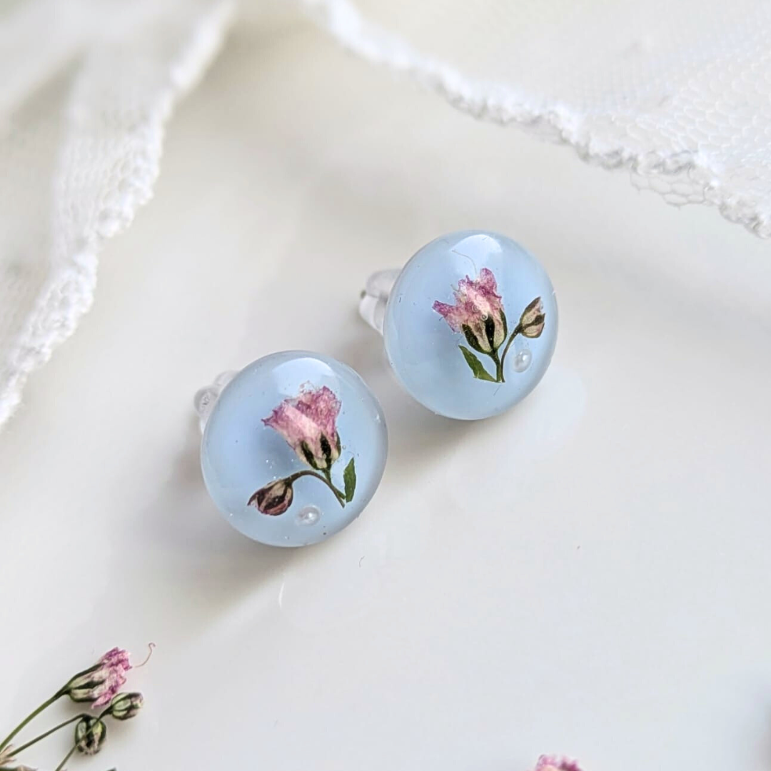 Ohrstecker mit echten Blumen – Handgefertigte Ohrstecker Hellblau