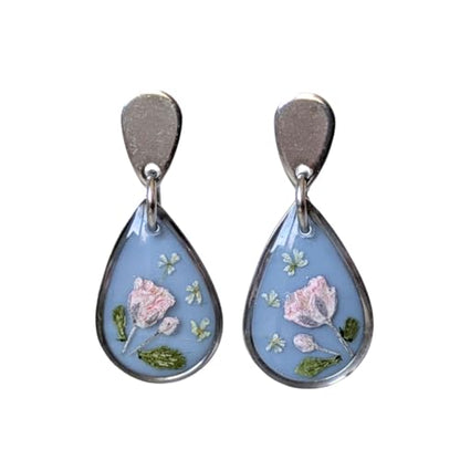 Handgefertigte Ohrringe mit echten Blüten, 2,5 cm, Hypoallergener Edelstahl, Hellblau-Rosa