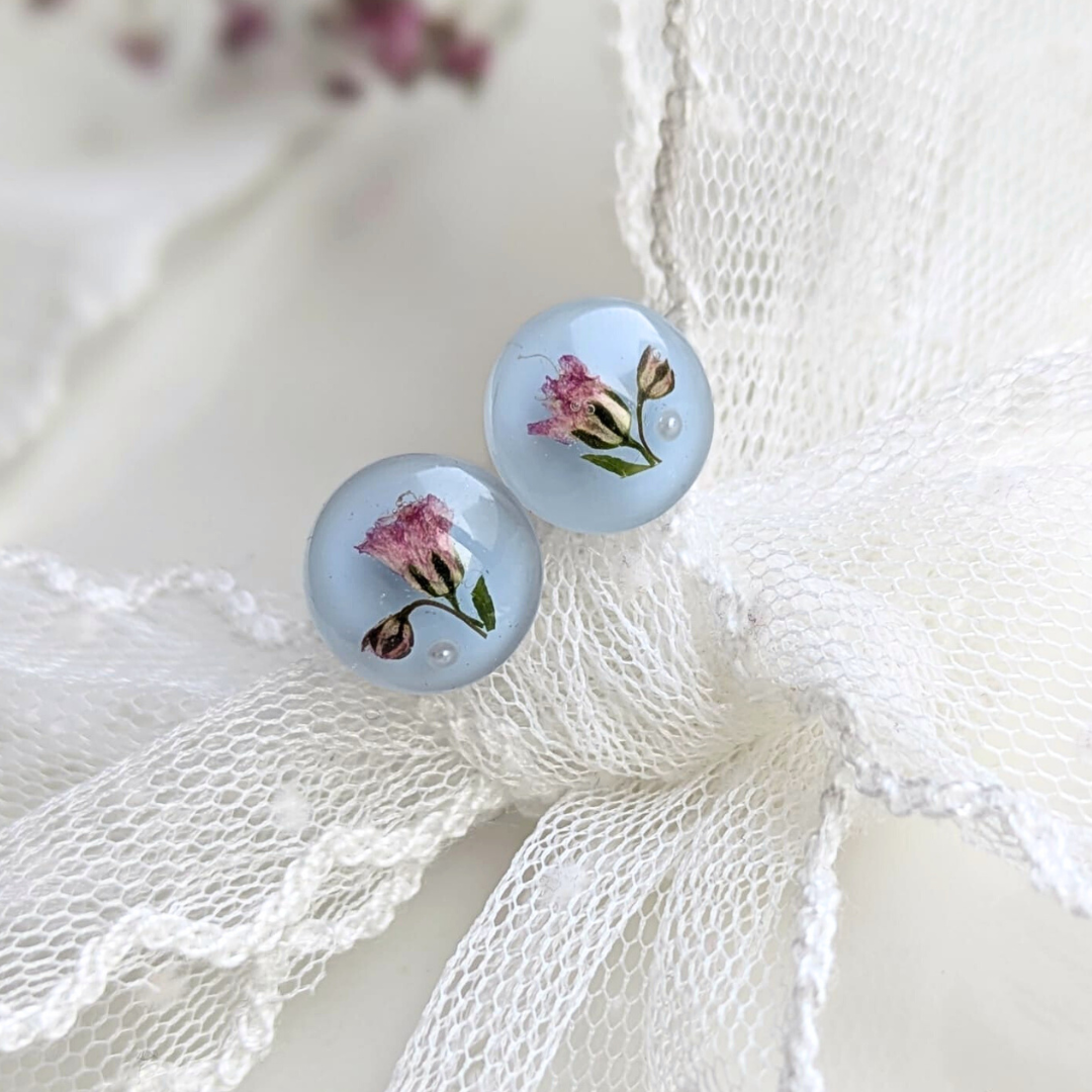 Ohrstecker mit echten Blumen – Handgefertigte Ohrstecker Hellblau