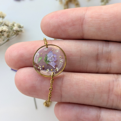 Handgefertigtes Blumen-Armband, Echte Blüten in Harz, 16 cm + 5 cm Verstellbar, Edelstahl-Kette, Gold