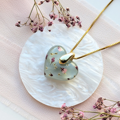 Handgefertigte Blumen-Herz Halskette, 2,5 cm Resin-Anhänger, 45 cm Kette, Mintgrün mit Echten Trockenblumen