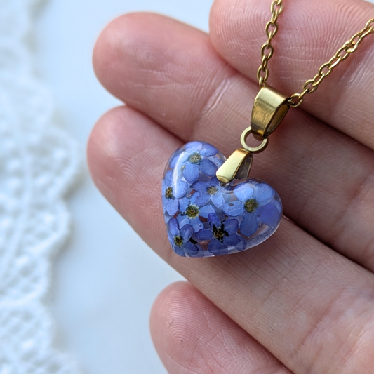 Handgefertigte Herz-Halskette mit echten Vergissmeinnicht-Blüten, 1,7 cm Anhänger, 45 cm Edelstahlkette, Blau