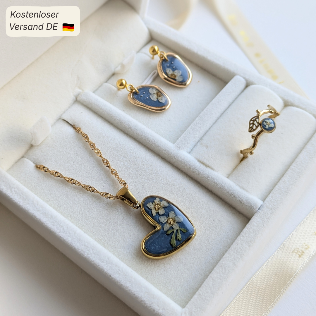 Elegantes Schmuckset mit echten Blumen im Herzdesign – 3-teilig & handgefertigt